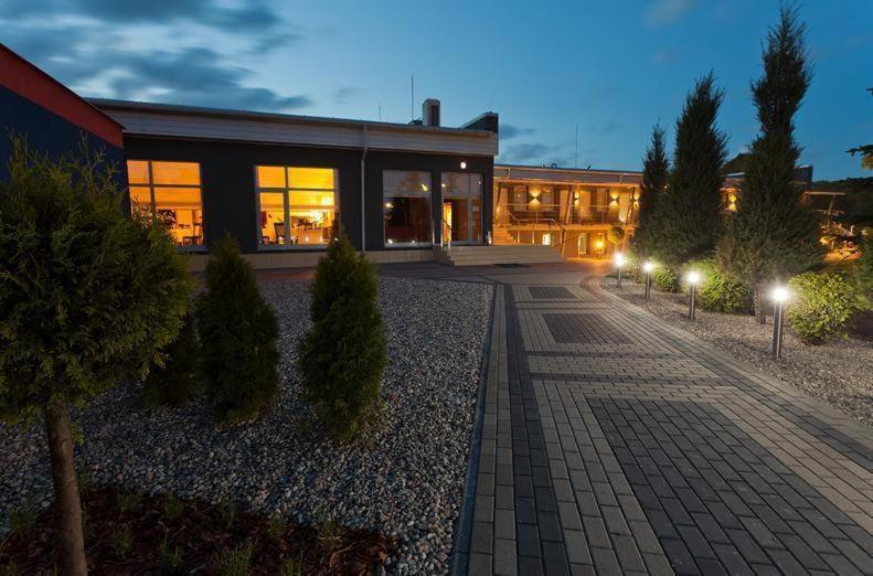 Restauracja 32 Motel Грыфице Экстерьер фото