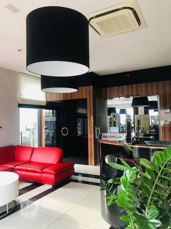 Restauracja 32 Motel Грыфице Экстерьер фото
